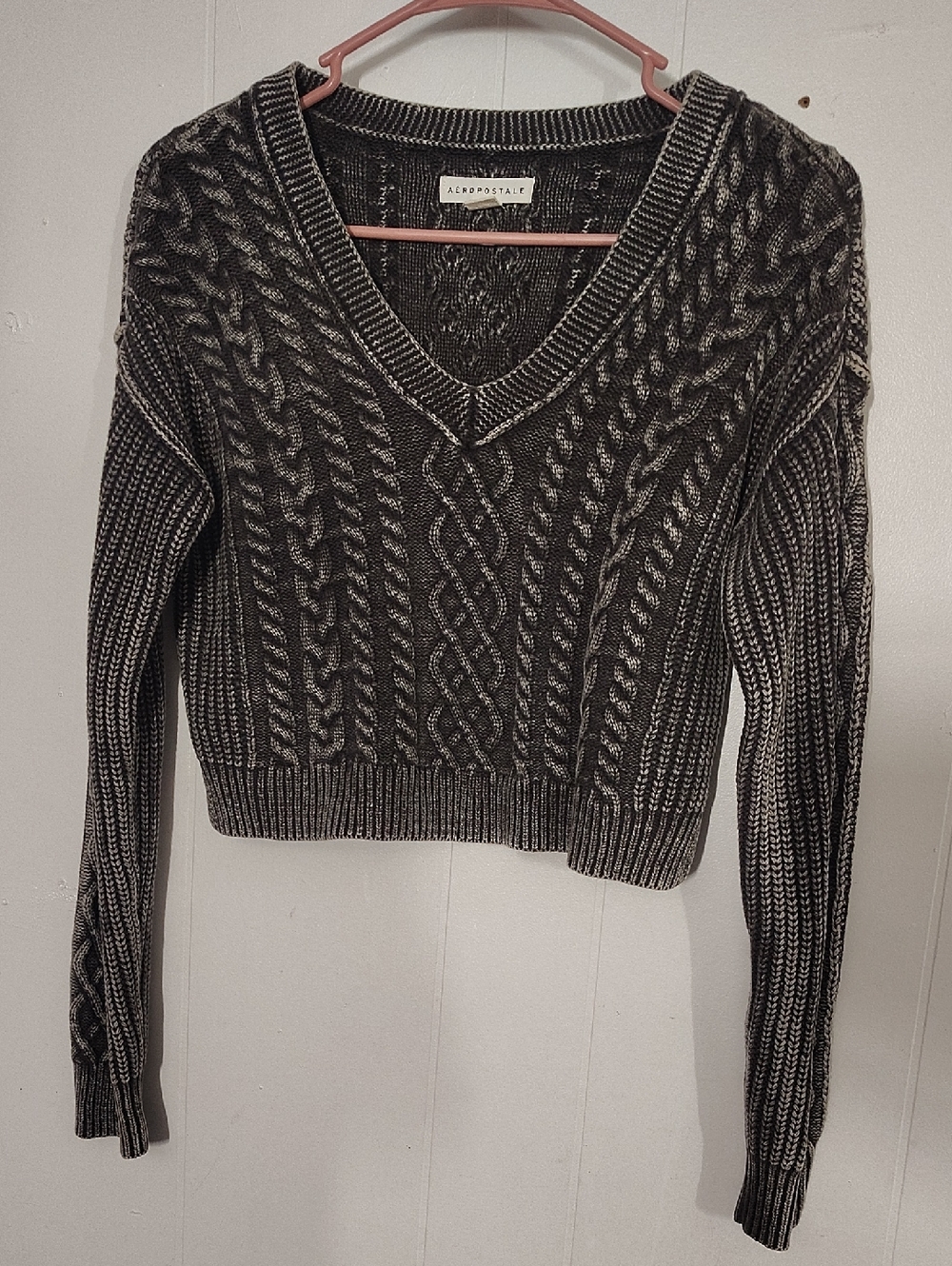Aeropostale Black and Cream Cable Cropped V-Neck Sweater